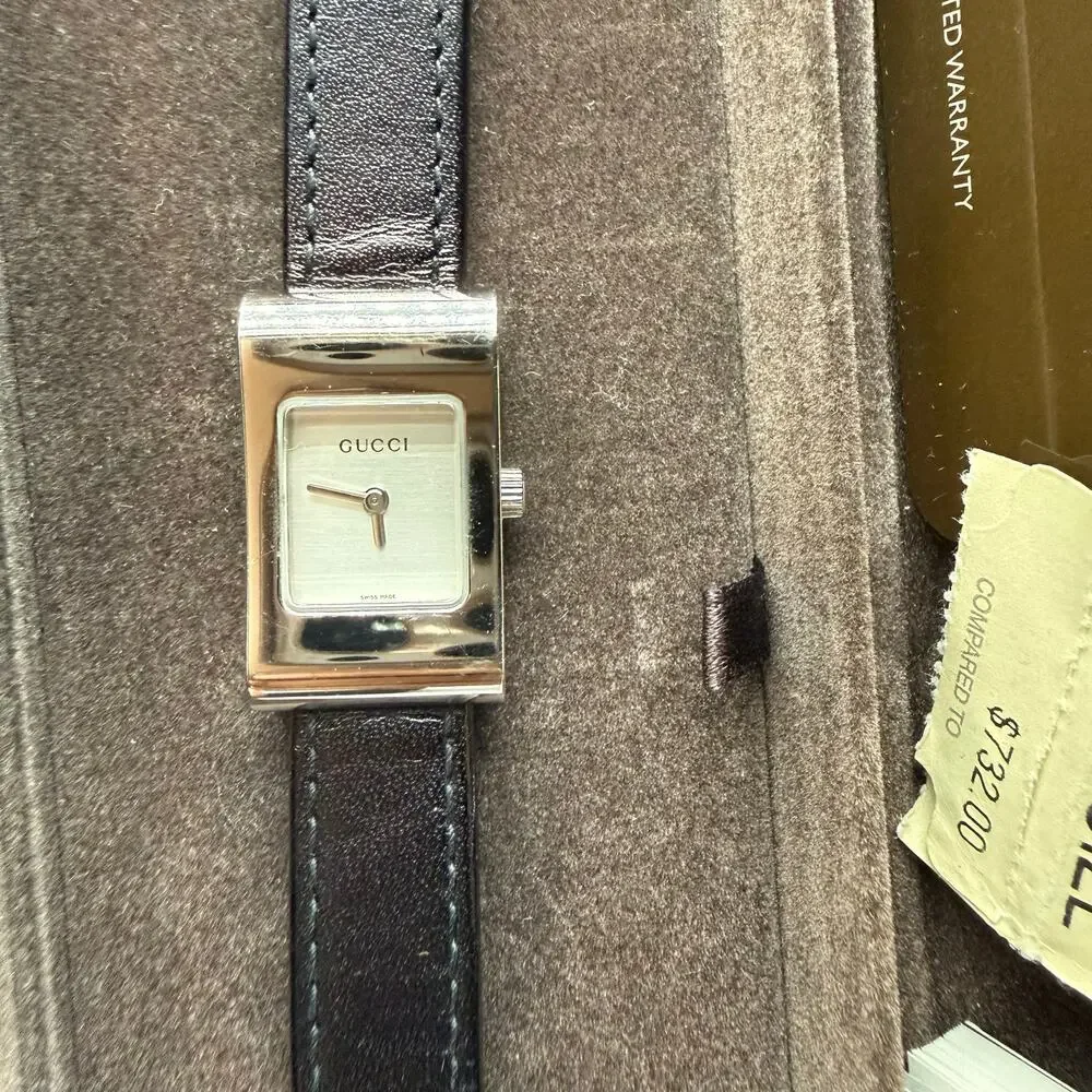 Vintage Gucci 2300L Swiss Made Womens Quartz Watch Silver Dial Leather Band
